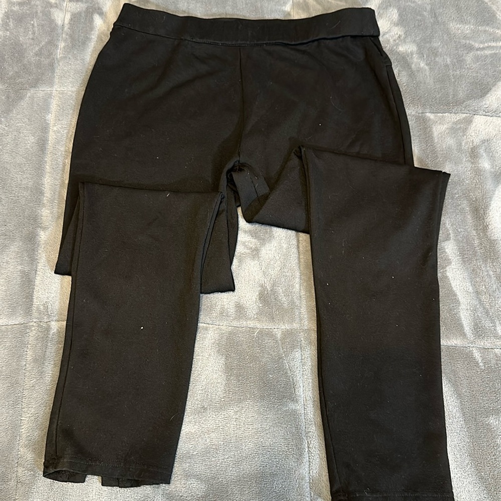 We love Bella L black leggings